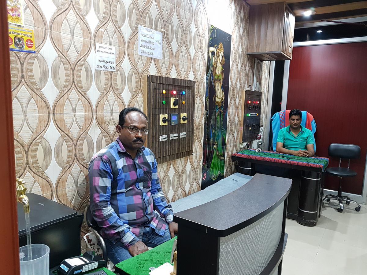 Nanda Hotel ハヌマーンガル エクステリア 写真
